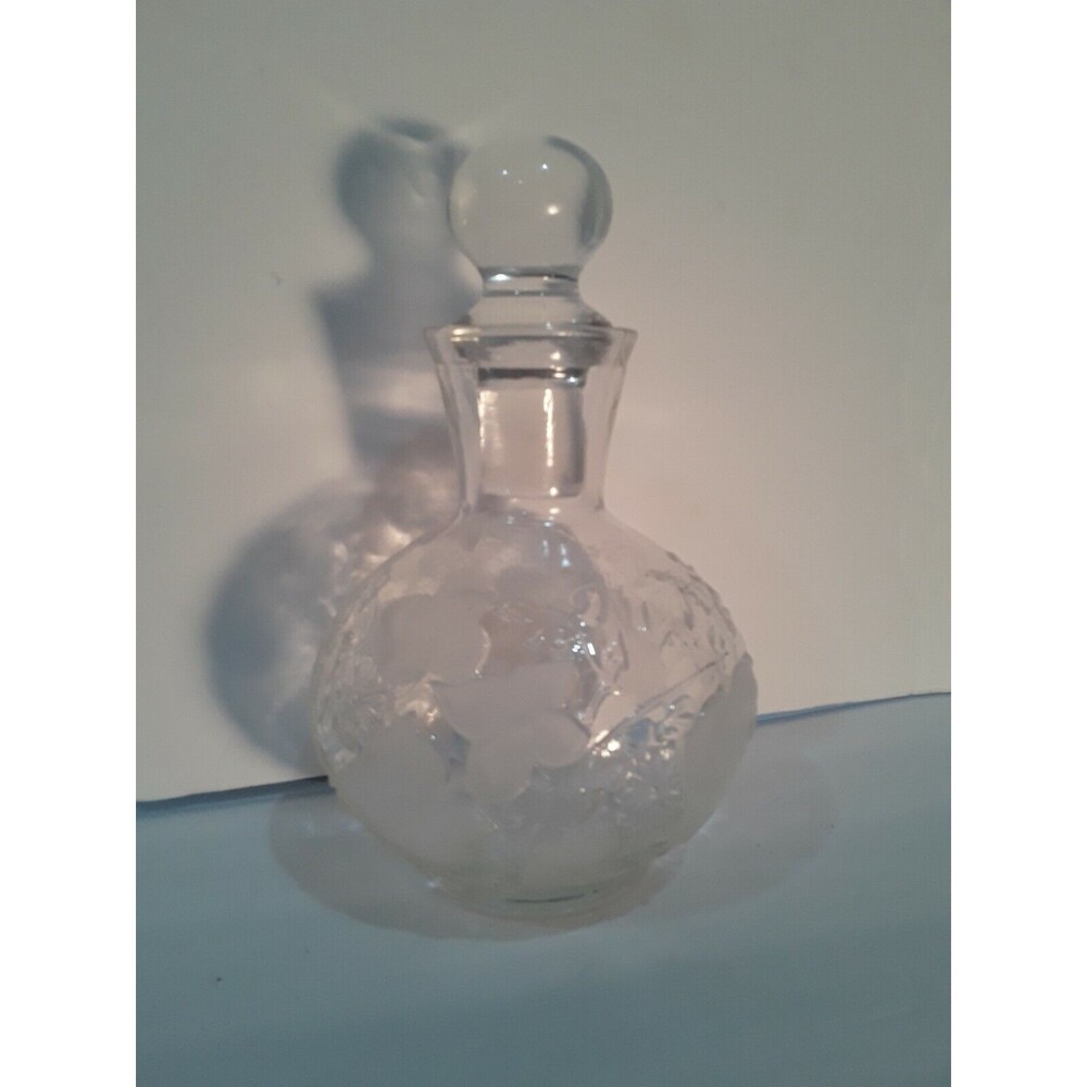 Classic Etched Decanter With Stopper